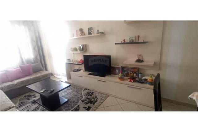 Tirane, jepet me qera apartament 1+1 Kati 6, 100 m² 350 Leke (Rruga Loni Ligori)