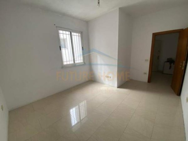 Tirane, jepet me qera Vile 4+1+A+BLK Kati 0, 260 m² 1.400 Euro