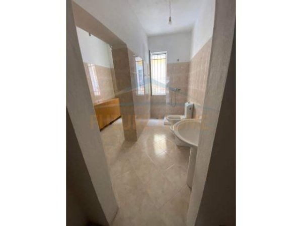 Tirane, jepet me qera Vile 4+1+A+BLK Kati 0, 260 m² 1.400 Euro
