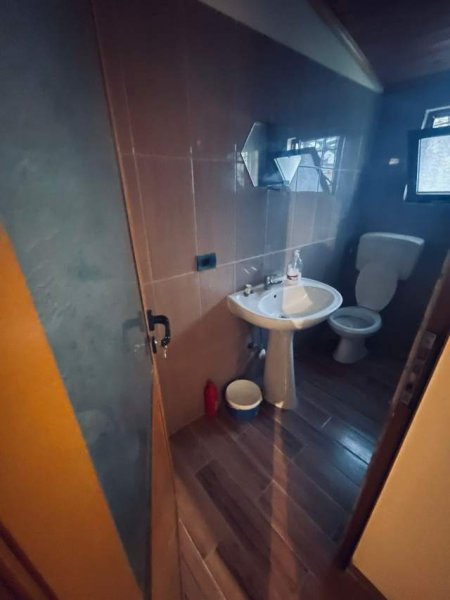 Tirane, jepet me qera 1+1 Kati 0, 70 m² 200 mije Leke  (Feti Gjilani, Misto Mame)