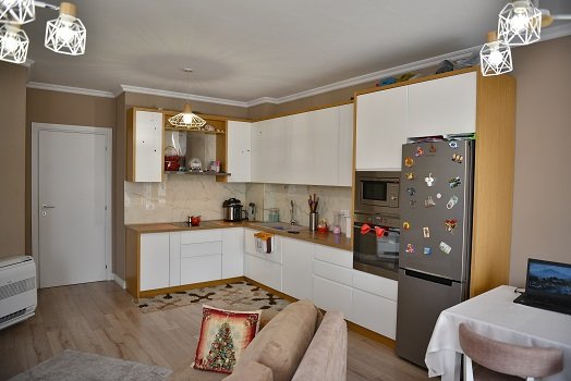Tirane, jepet me qera apartament 2+1 500 Euro