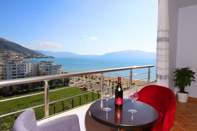 Vlore, jepet me qera apartament 2+1+A+BLK Kati 10, 120 m² 70 Euro, me pamje panoramike nga deti -  Lungomare