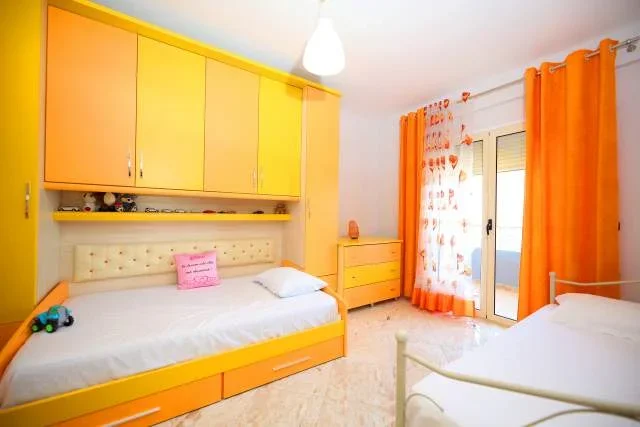 Vlore, jepet me qera apartament 2+1+A+BLK Kati 10, 120 m² 70 Euro, me pamje panoramike nga deti -  Lungomare