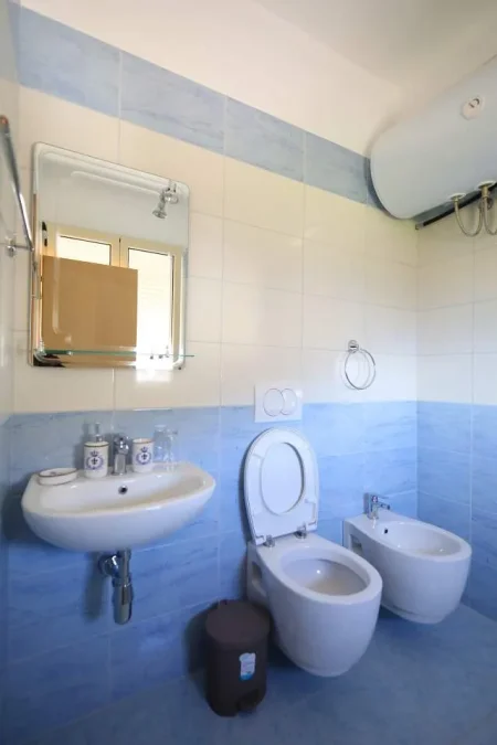 Vlore, jepet me qera apartament 2+1+A+BLK Kati 10, 120 m² 70 Euro, me pamje panoramike nga deti -  Lungomare