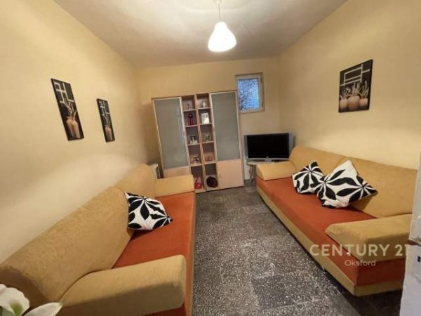 Tirane, shitet apartament 2+1+A 98 m² +Truall 180.000 Euro (Rruga e Durresit)