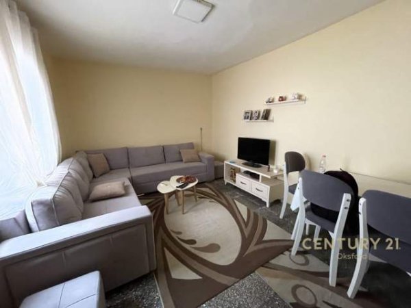 Tirane, shitet apartament 2+1+A 98 m² +Truall 180.000 Euro (Rruga e Durresit)