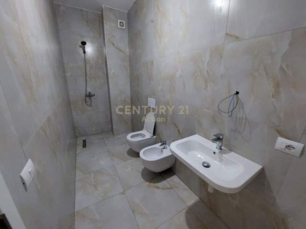 Tirane, jepet me qera apartament 2+1+A+BLK Kati 2, 82 m² 450 Euro (Jordan Misja)