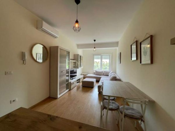 Tirane, jepet me qera apartament 1+1 55 m² 400 Euro (Rezidenca Kodra e Diellit 2)