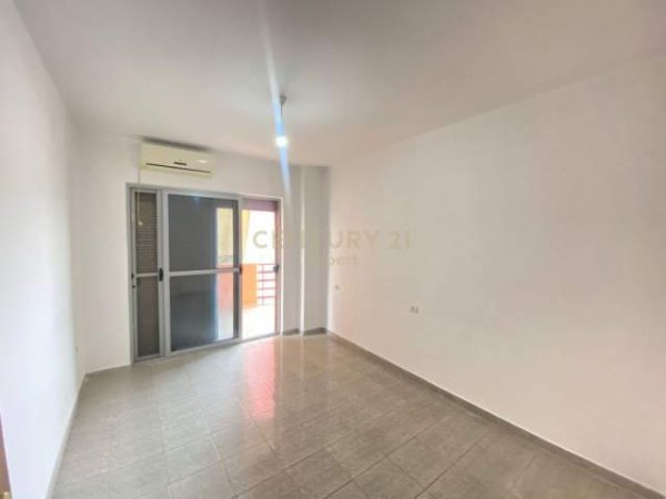 Tirane, jepet me qera apartament 2+1+BLK Kati 2, 108 m² 420 Euro (Selitë)