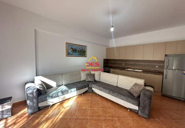 Vlore, jepet me qera apartament 2+1+BLK Kati 2, 100 m² 300 Euro (Rruga Hasan Kushta)