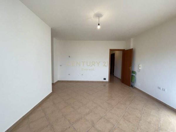 Tirane, shitet apartament 2+1+BLK Kati 12, 80 m² 142.000 Euro (Globe)