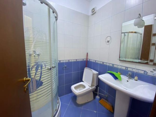 Tirane, jepet me qera apartament 2+1 Kati 2, 600 Euro (Liqeni i Thate)