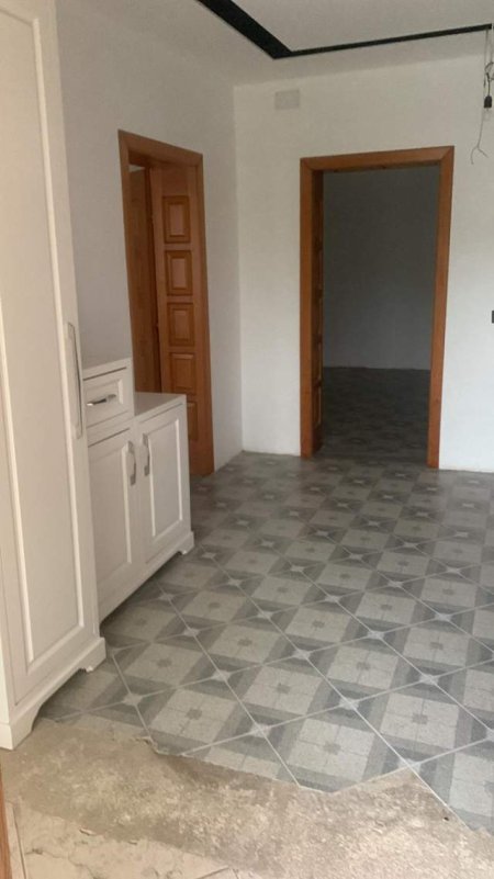 Tirane, jepet me qera apartament Kati 0, 110 m² 30.000 Leke (prane Syri TV)