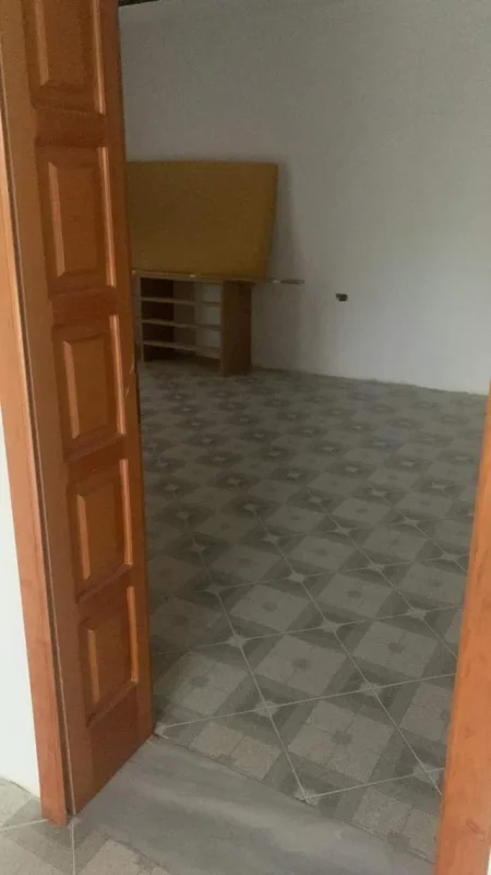 Tirane, jepet me qera apartament Kati 0, 110 m² 30.000 Leke (prane Syri TV)