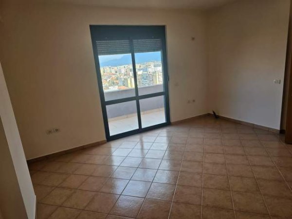 Tirane, shitet apartament 1+1+BLK Kati 12, 70 m² 121.000 Euro (rruga e Kavajes)