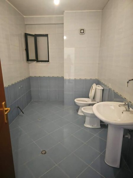 Tirane, shitet apartament 2+1+A+BLK Kati 12, 80 m² 140.000 Euro (rruga e Kavajes)