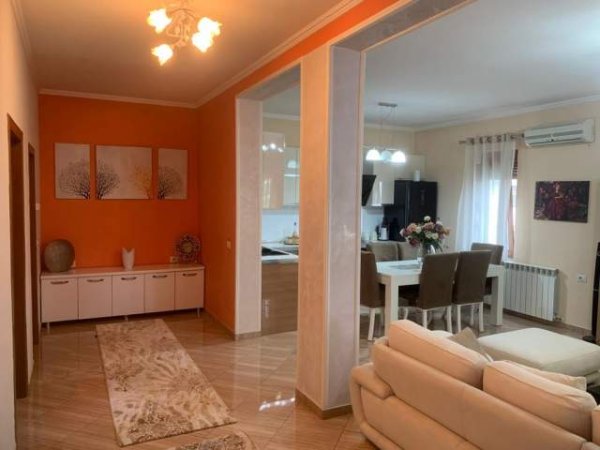 Tirane, shitet Vile 2+1+BLK Kati 3, 345 m² 260.000  (bulevardi blu)