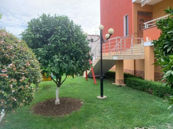 Tirane, shitet Vile 2+1+BLK Kati 3, 345 m² 260.000  (bulevardi blu)