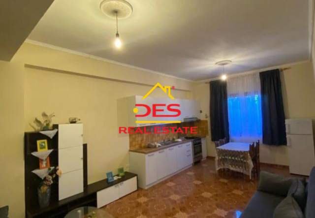 Vlore, jepet me qera apartament 1+1+BLK Kati 1, 65 m² 250 Euro (Rruga Çamëria, Vlorë)