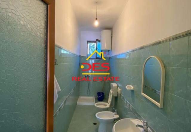 Vlore, jepet me qera apartament 1+1+BLK Kati 1, 65 m² 250 Euro (Rruga Çamëria, Vlorë)