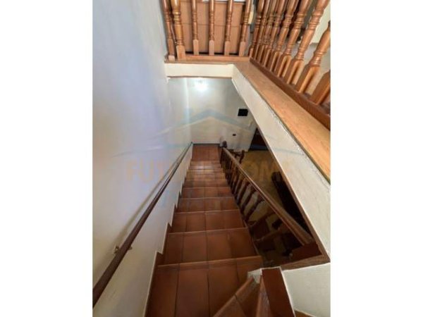 Tirane, jepet me qera apartament duplex 3+1 Kati 3, 116 m² 900 Euro (Blloku)