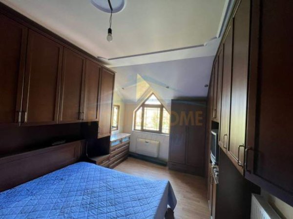 Tirane, jepet me qera apartament duplex 3+1 Kati 3, 116 m² 1.000 Euro (Blloku)