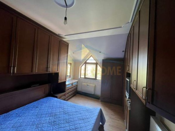 Tirane, jepet me qera apartament duplex 3+1 Kati 3, 116 m² 900 Euro (Blloku)