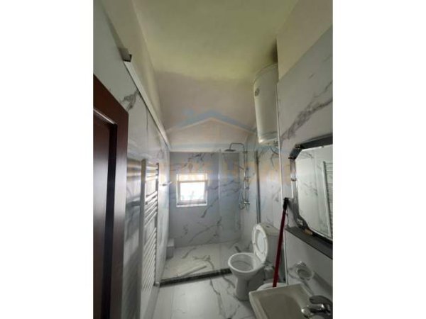 Tirane, jepet me qera apartament duplex 3+1 Kati 3, 116 m² 900 Euro (Blloku)