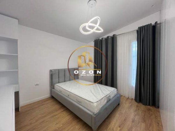 Tirane, jepet me qera Vile 3+1 Kati 1, 268 m² 3.000 Euro (QendaTregtare Teg)