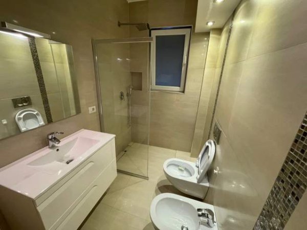 jepet me qera apartament 3+1+A+BLK Kati 1, 201 m² 900 Euro (Komuna Parisit)