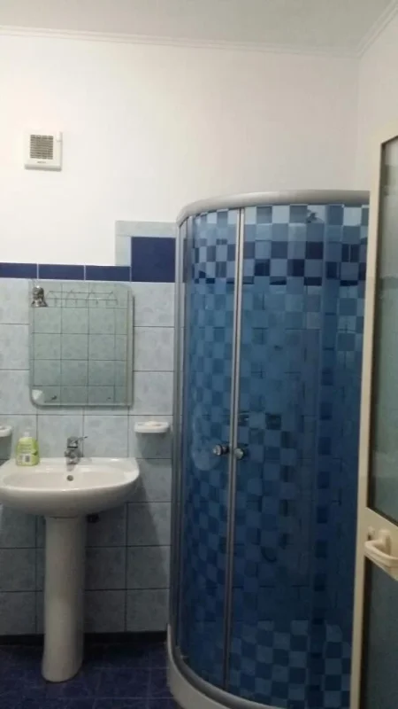 Tirane, jepet me qera apartament Kati 3, 55 m² 40.000 Leke (Pazari i Ri)