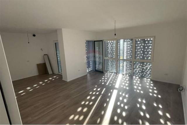 Tirane, jepet me qera apartament 1+1+A+BLK Kati 8, 72 m² 400 Euro (Emerald Center)