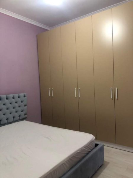 Tirane, jepet me qera apartament 2+1 95 m² 500 Euro (tek Porcelani)