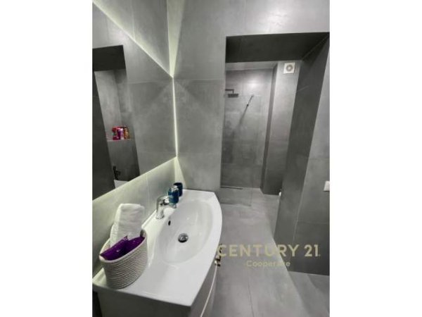 Tirane, shitet apartament Kati 2, 71 m² 168.000 Euro (elbasanit)