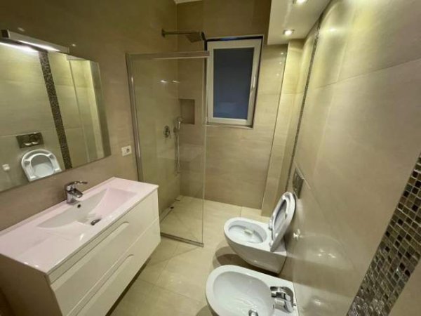 jepet me qera apartament 3+1+A+BLK Kati 2, 200 m² 1.000 Euro (Komuna e Parisit)