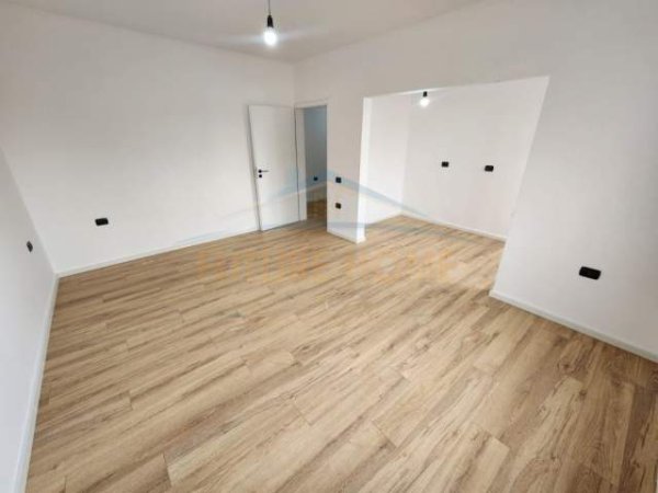 Tirane, shitet apartament 1+1 Kati 4, 58 m² 88.000 Euro (SHKOLLA 1 MAJI)