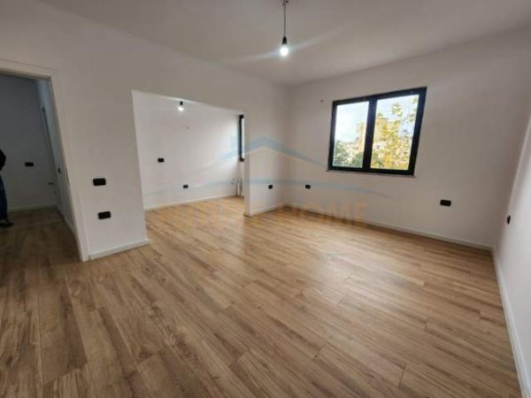 Tirane, shitet apartament 1+1 Kati 4, 58 m² 88.000 Euro (SHKOLLA 1 MAJI)