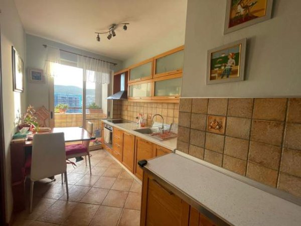 Tirane, jepet me qera apartament 2+1+A+BLK Kati 10, 110 m² 800 Euro (rruga e kosovareve)