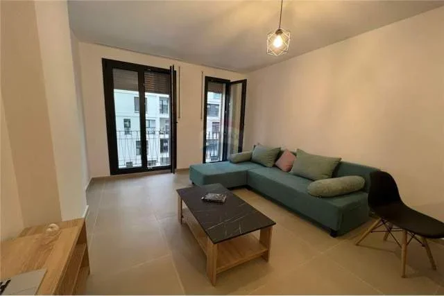Tirane, jepet me qera apartament 1+1 Kati 9, 78 m² 450 Euro