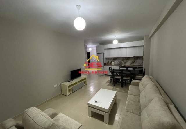 Vlore, jepet me qera apartament 1+1+BLK Kati 9, 70 m² 300 Euro (Rruga 7 Nentori,Vlore)