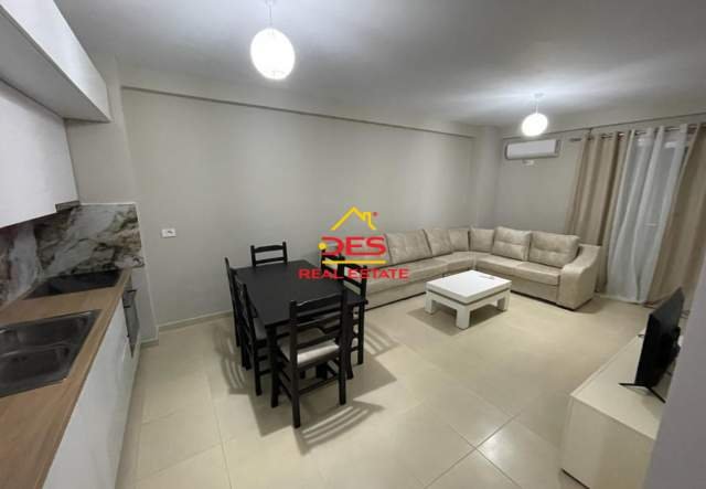 Vlore, jepet me qera apartament 1+1+BLK Kati 9, 70 m² 300 Euro (Rruga 7 Nentori,Vlore)