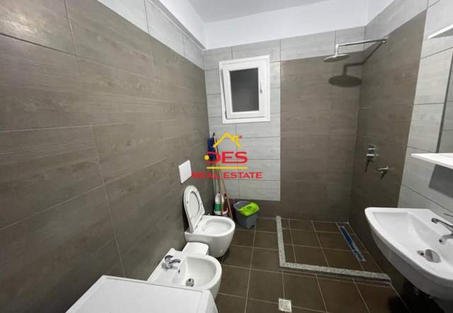 Vlore, jepet me qera apartament 1+1+BLK Kati 9, 70 m² 300 Euro (Rruga 7 Nentori,Vlore)