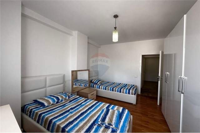 Shqiperi, jepet me qera apartament 3+1 104 m² 1.000 Euro (Rruga e Durresit)