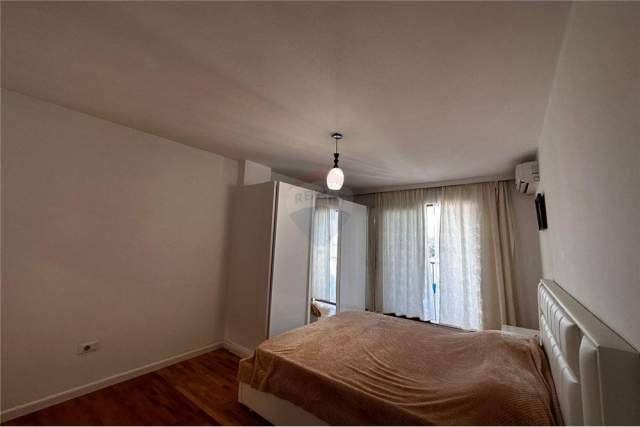 Shqiperi, jepet me qera apartament 3+1 104 m² 1.000 Euro (Rruga e Durresit)