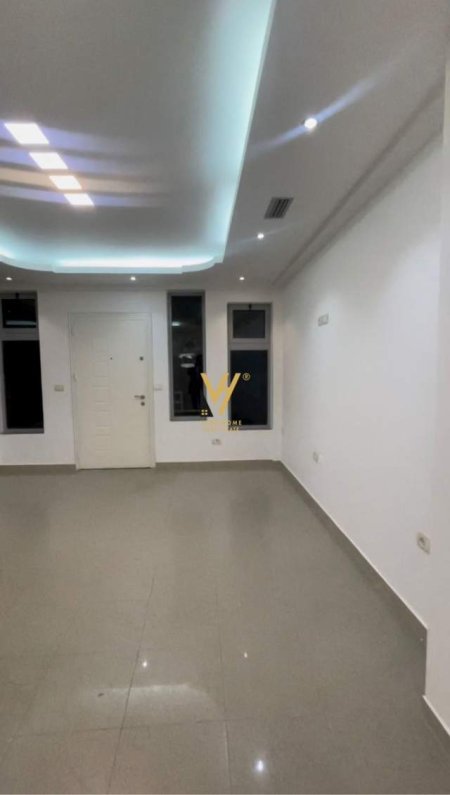 Tirane, jepet me qera zyre Kati 1, 105 m² 500 Euro (RRUGA MINE PEZA)