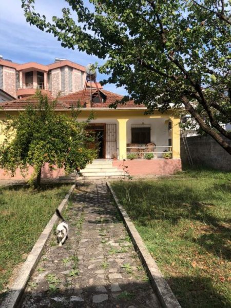 Tirane, shitet shtepi 3+1+BLK Kati 0, 420 m² 250.000 Euro