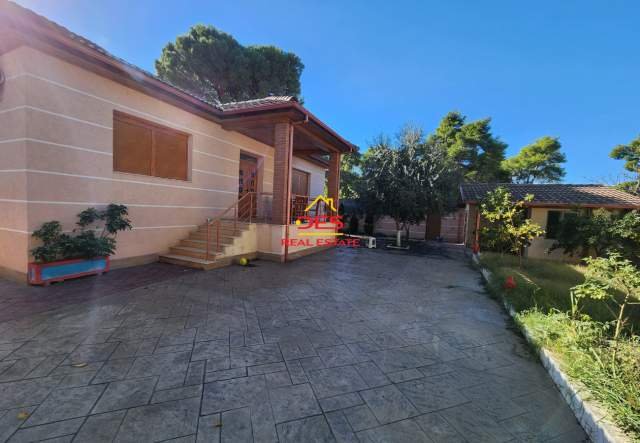 Vlore, shitet shtepi 1+1+BLK Kati 1, 346 m² 180.000 Euro (Rruga Sazani,Vlore)