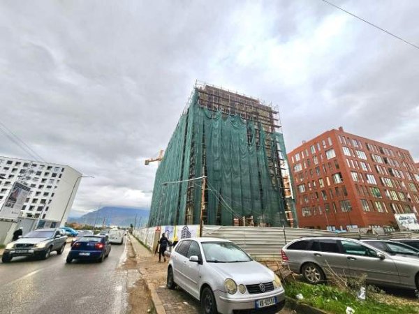 Tirane, shes dyqan Kati 0, 127 m² 460.000 Euro (Rr. Filip Jano *Bulevardi i Ri)