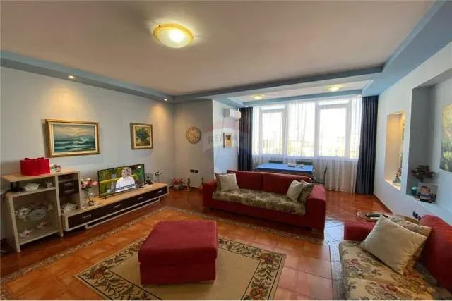 Tirane, shitet apartament 2+1+BLK Kati 8, 115 m² 200.000 Euro (Rruga Fortuzi)