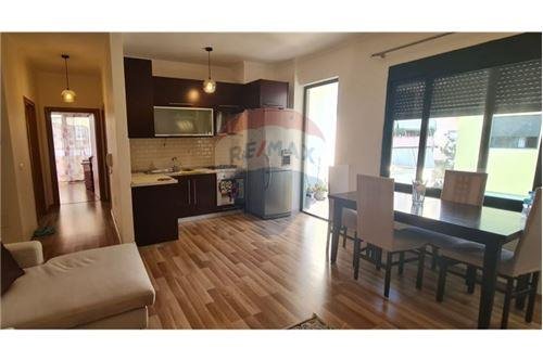 Tirane, shitet apartament 2+1+BLK Kati 4, 90 m² 125.000 Euro (Market Aldi)